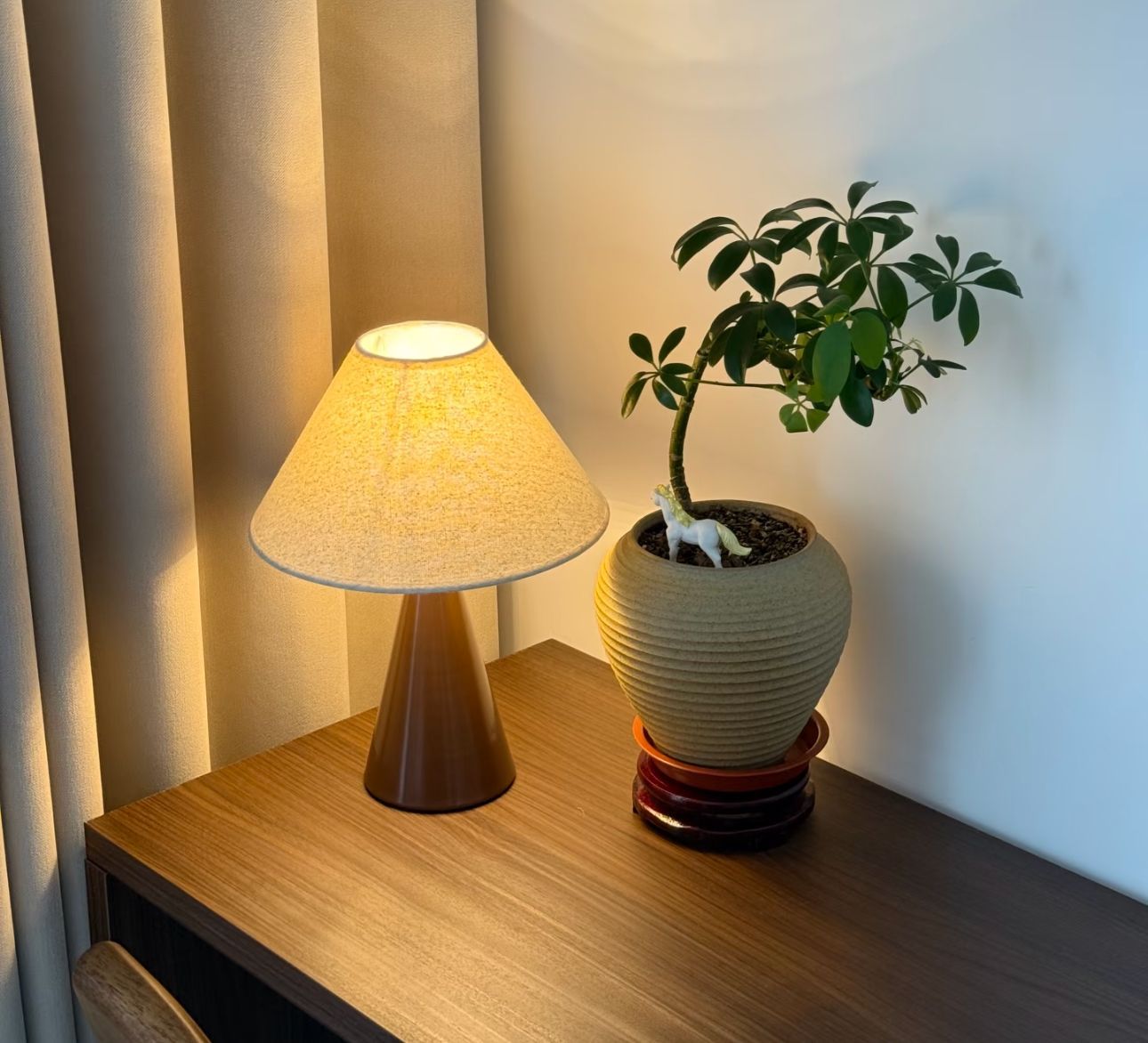 Vintage-style light luxury table lamp, simple American retro Nordic table lamp